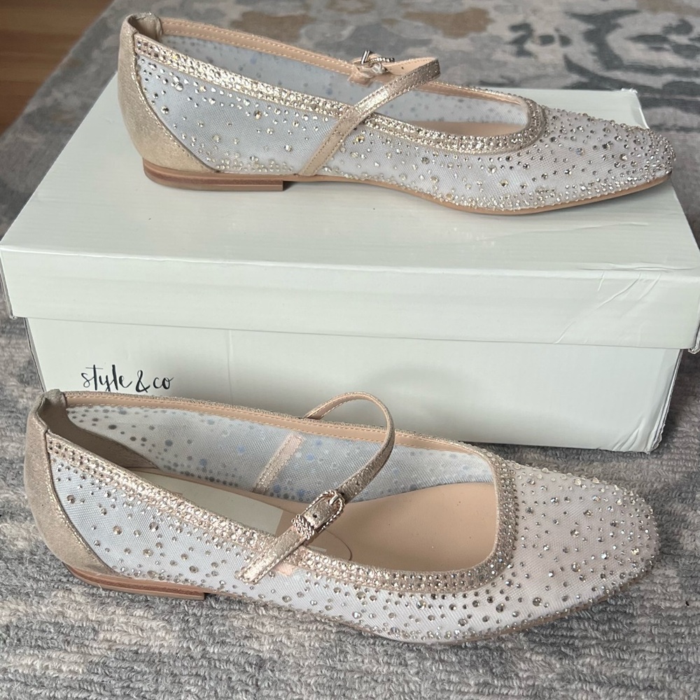 Dolce Vita Women's Glittering Tan Mary Jane Flats size 7